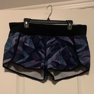 Lululemon Black and Blue Patterned Shorts, Sz 12
Good Condition, 4 in inseam